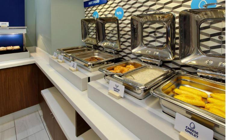 Holiday Inn Express & Suites - Hawaiian Gardens By Ihg Eksteriør billede