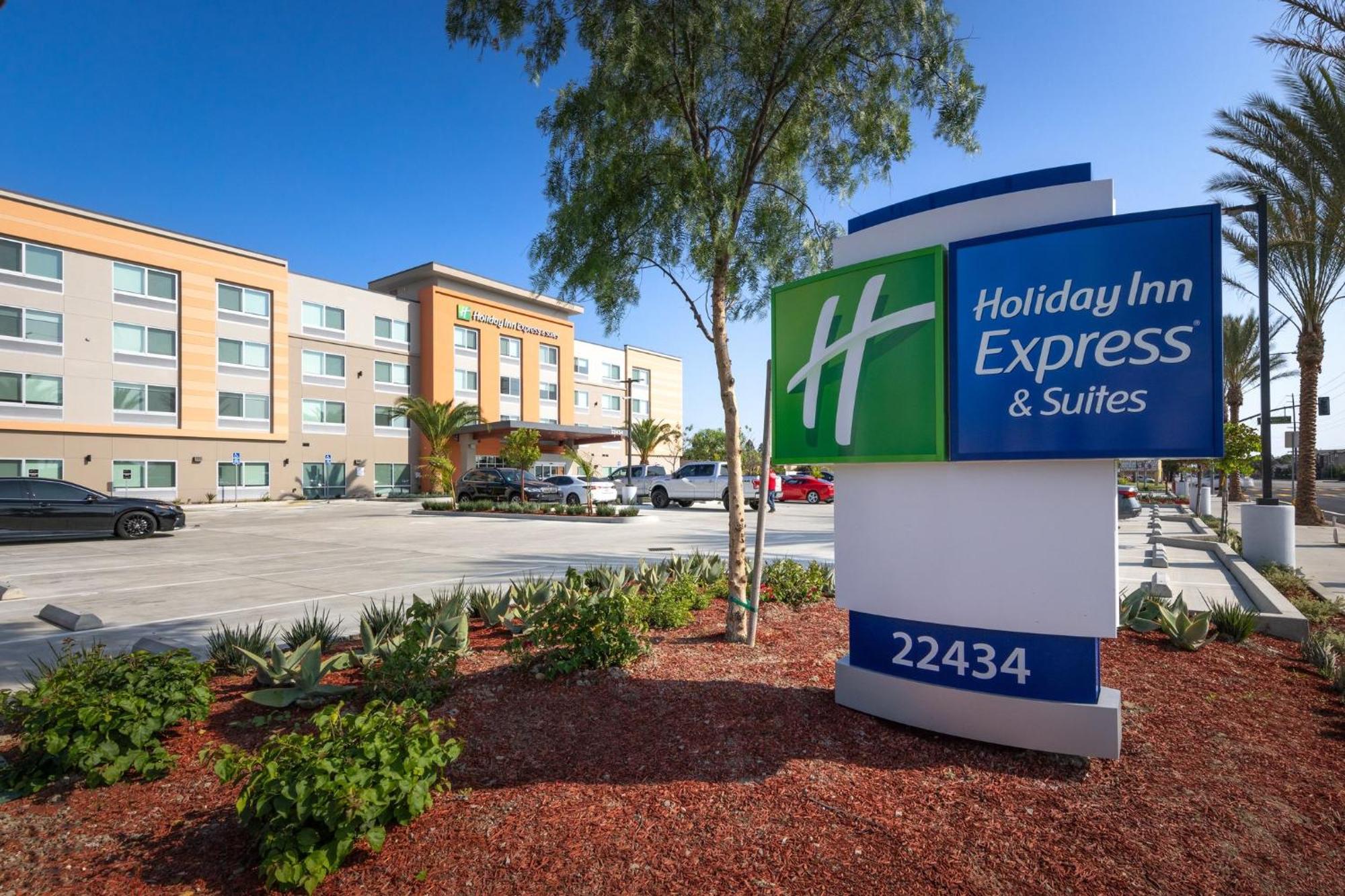 Holiday Inn Express & Suites - Hawaiian Gardens By Ihg Eksteriør billede