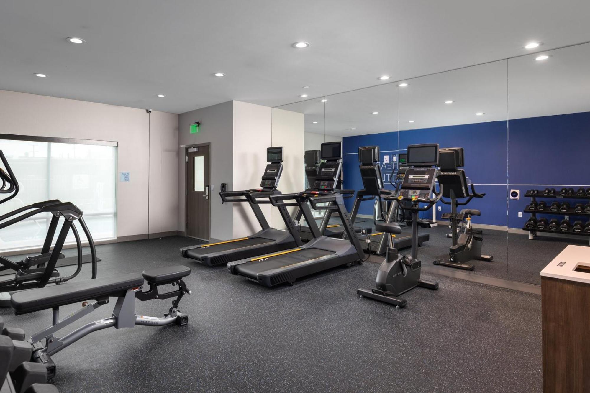 Holiday Inn Express & Suites - Hawaiian Gardens By Ihg Eksteriør billede