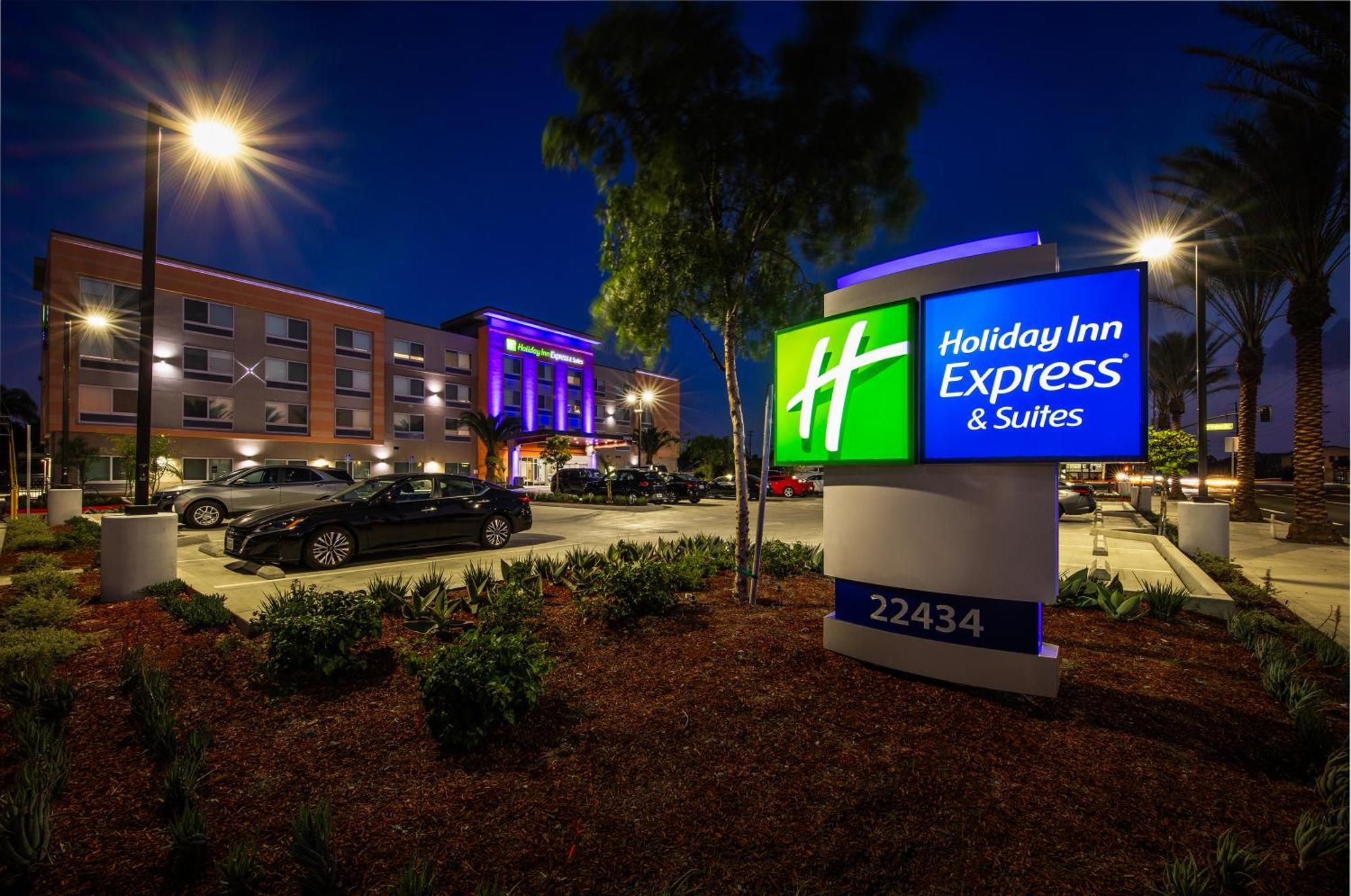 Holiday Inn Express & Suites - Hawaiian Gardens By Ihg Eksteriør billede