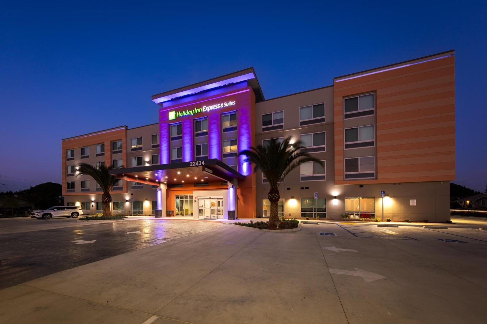 Holiday Inn Express & Suites - Hawaiian Gardens By Ihg Eksteriør billede