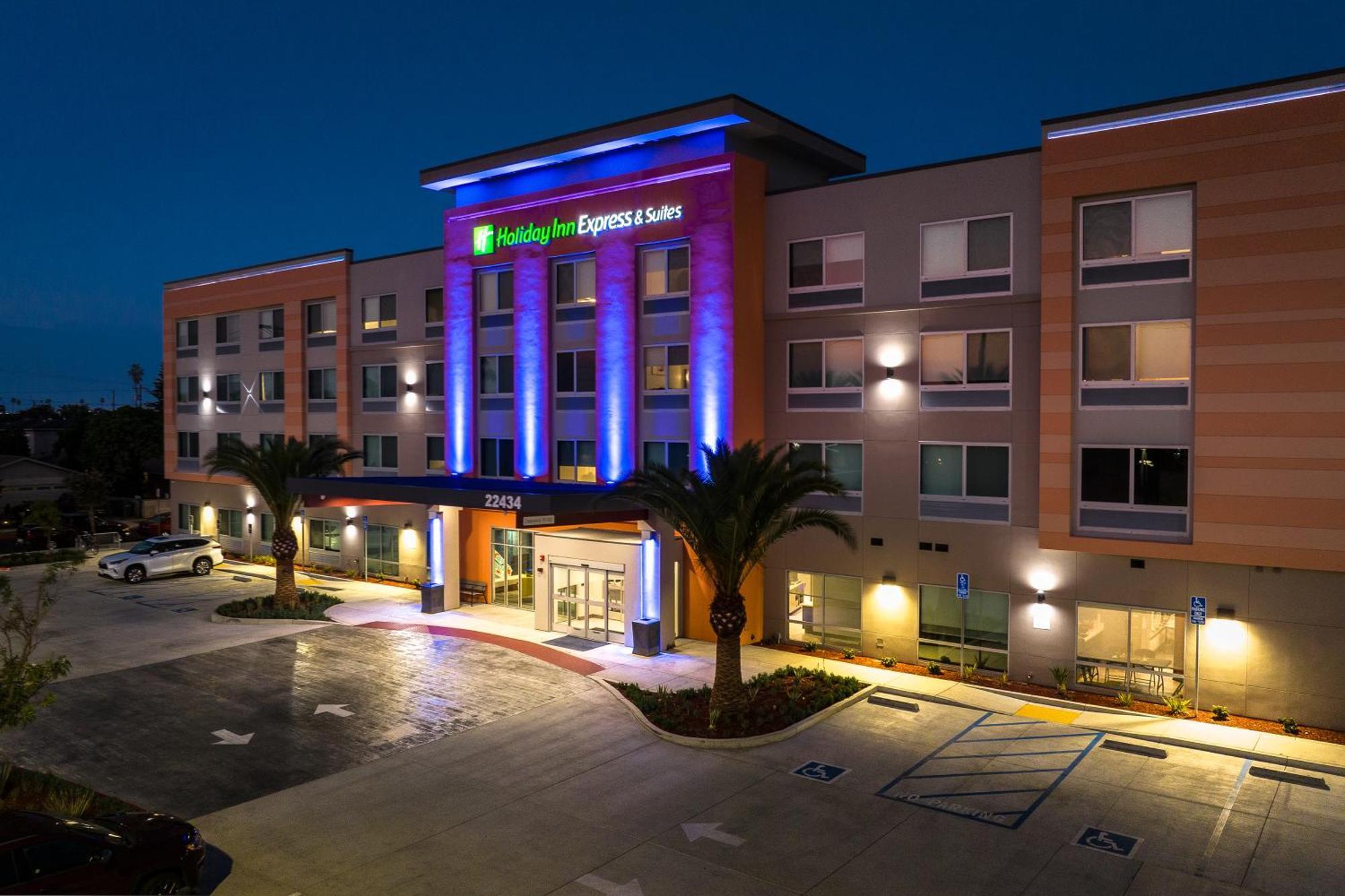 Holiday Inn Express & Suites - Hawaiian Gardens By Ihg Eksteriør billede